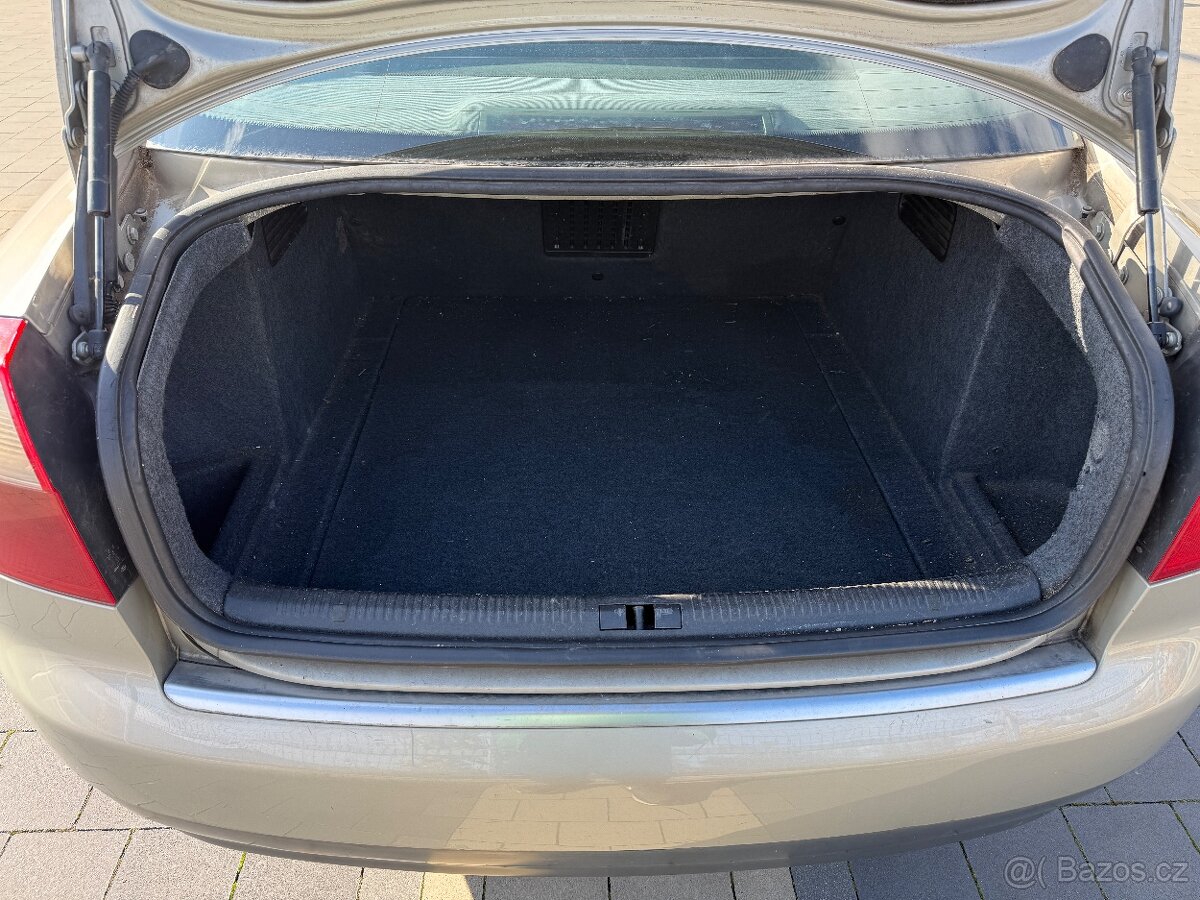 AUDI A4 1,9 TDi 74kW - 1.maj ČR - STK 2/2027 - 10