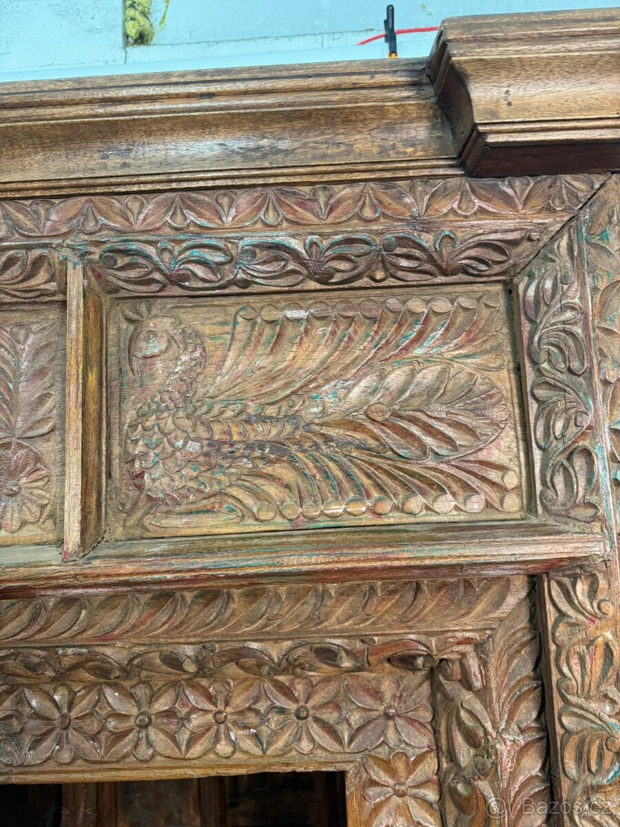 Indická ručně řezaná portálová skříň (136003) - 10