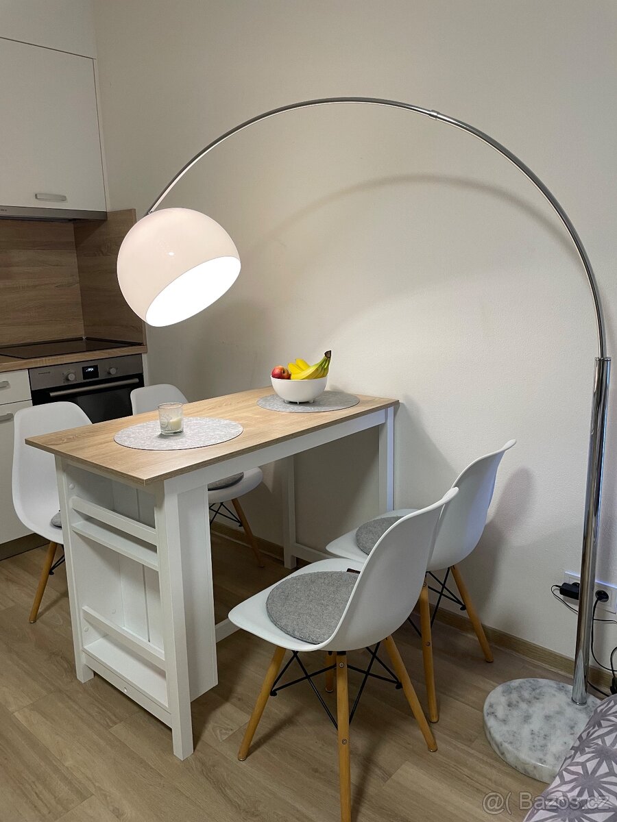 Velká stojací lampa + 4 ks židle - 10