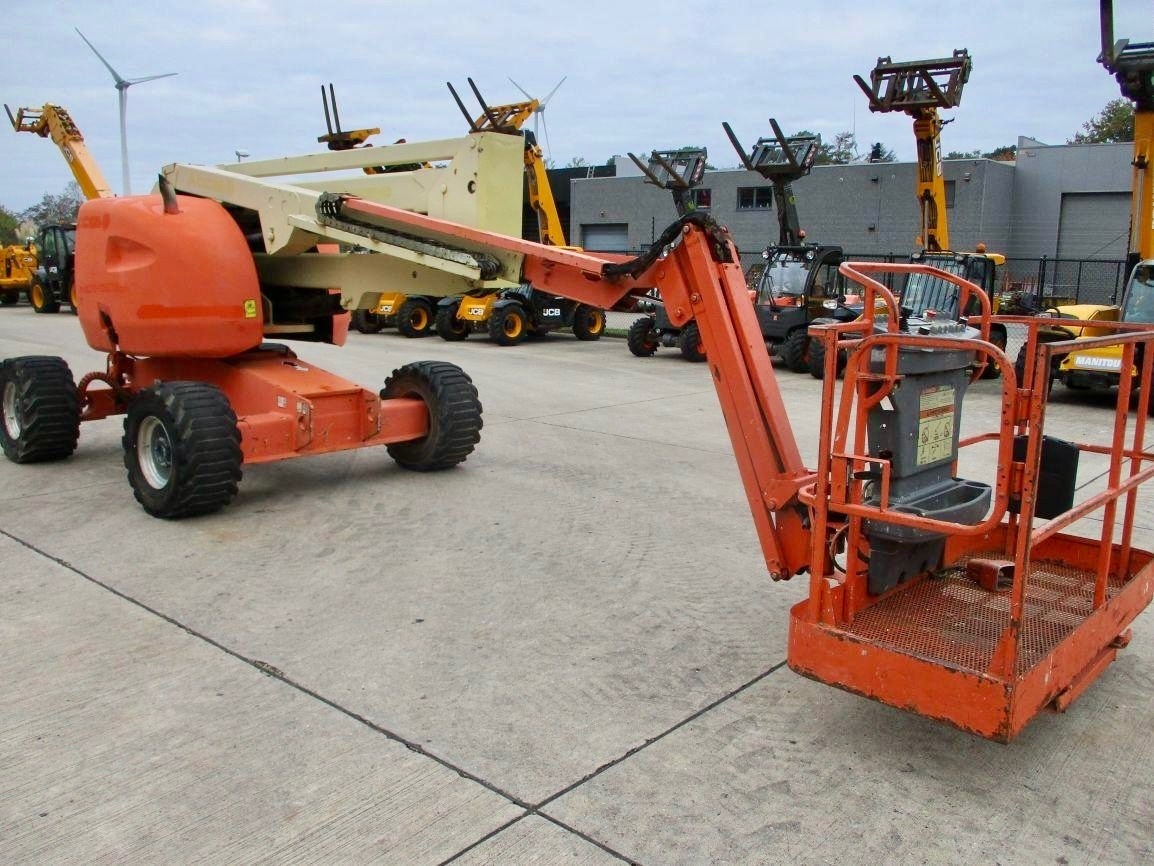 TERÉNNÍ KLOUBOVÁ PLOŠINA JLG 510 AJ - 10