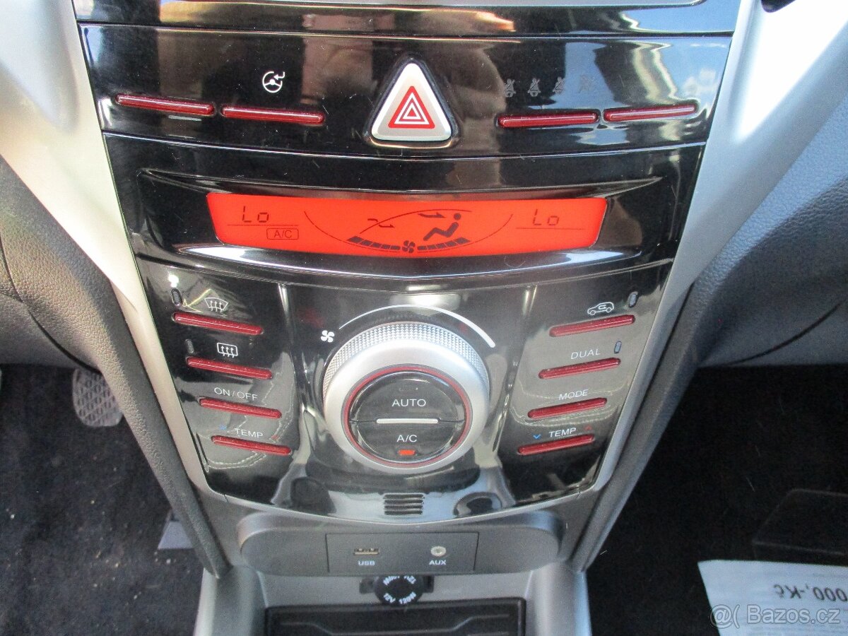 SSANGYONG TIVOLI 1,6e-XDi kamera ESP 2019 - 10