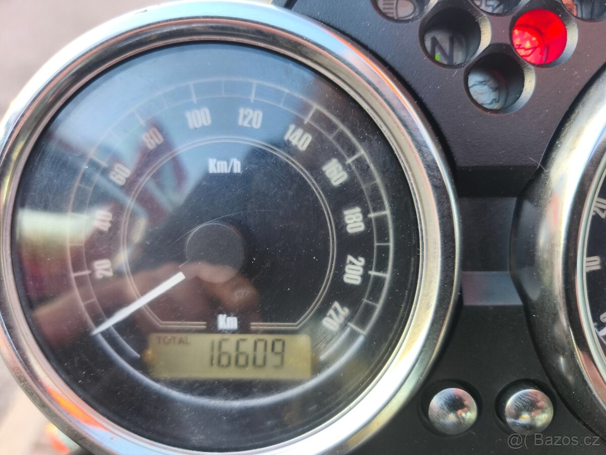Moto Guzzi V 7 Classic (2011) jen 16 tis.km - 10
