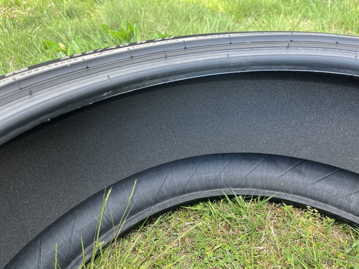 Michelin Pilot Sport EV 255/40 R20 - 10