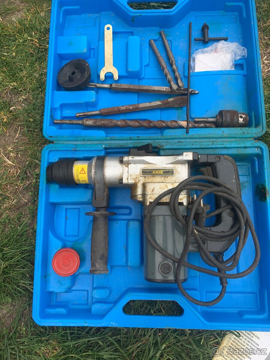 Úklid garáže: gril, nářadí, krmítko, houpačka pro slepice - 10