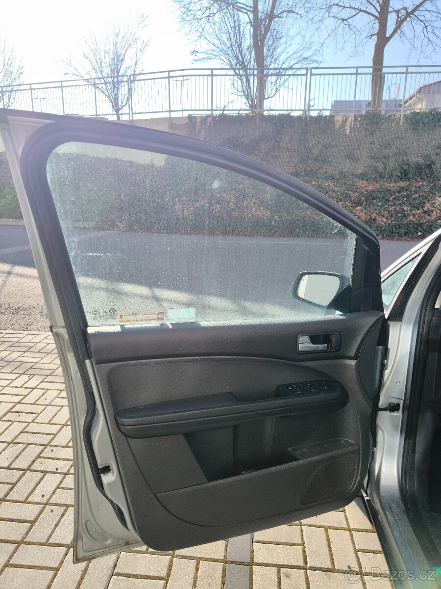 Ford Focus C-MAX ( Na náhradní díly nebo opravu ) - 10