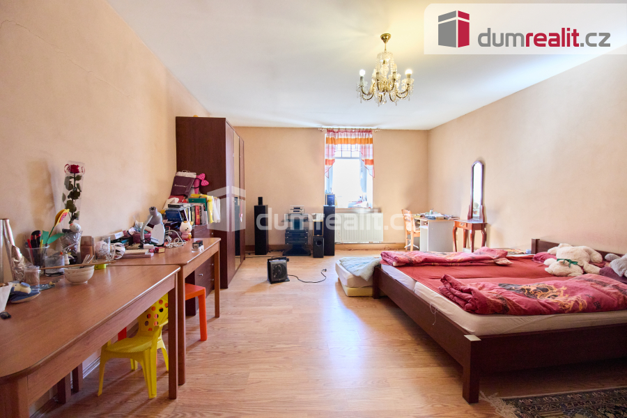 Prodej domu s restaurací nedaleko Ostrova u Karlových Varů - 10