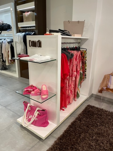 Prodám vybavení butiku - 10