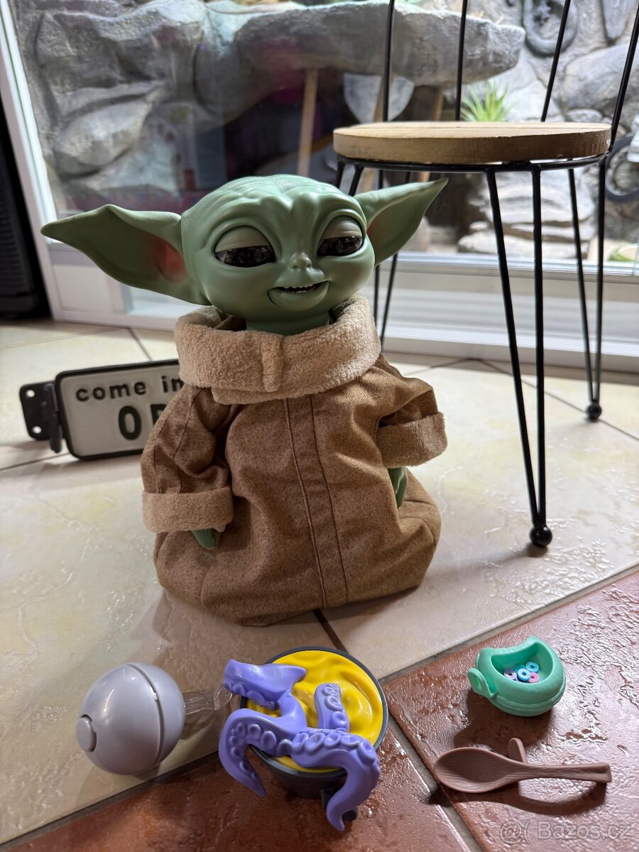 Interaktivní baby Yoda s příslušenstvím - 10
