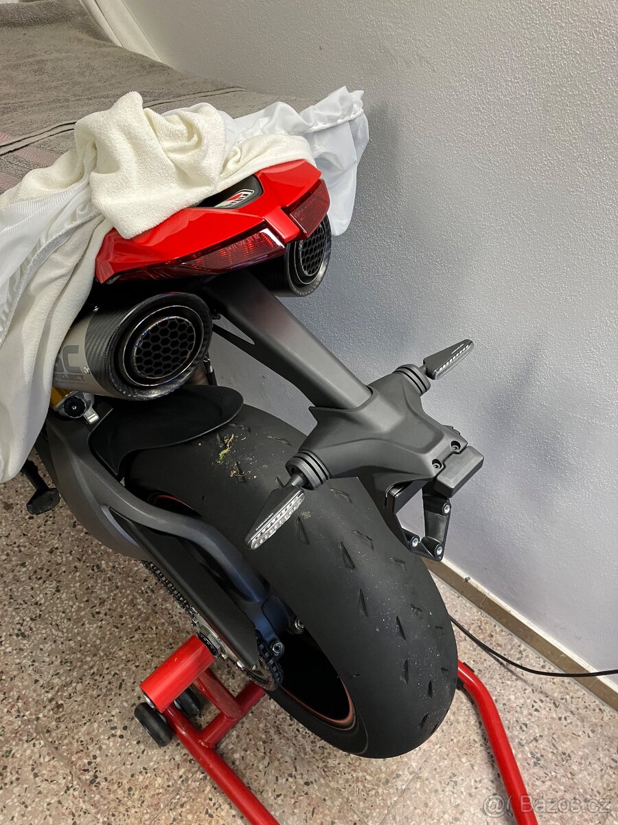 Ducati Hypermotard SP - 10