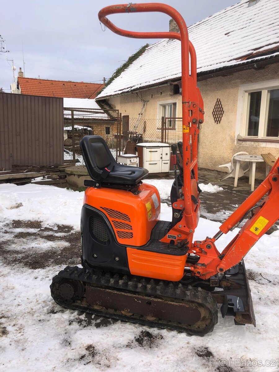 Minibagr Kubota U10 s nulovým přesahem zádě - 10