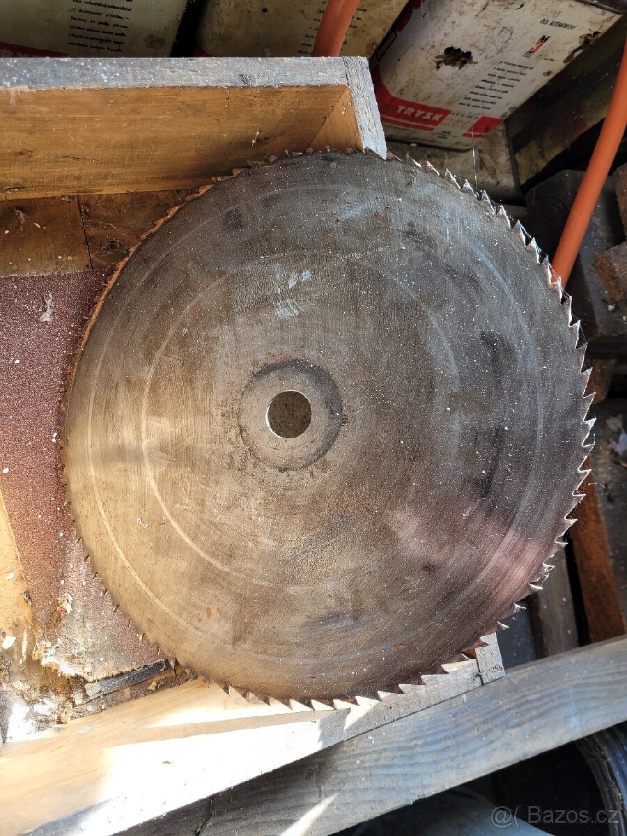 Prodám velkou cirkulárku / pilu na řezání dřeva - 10