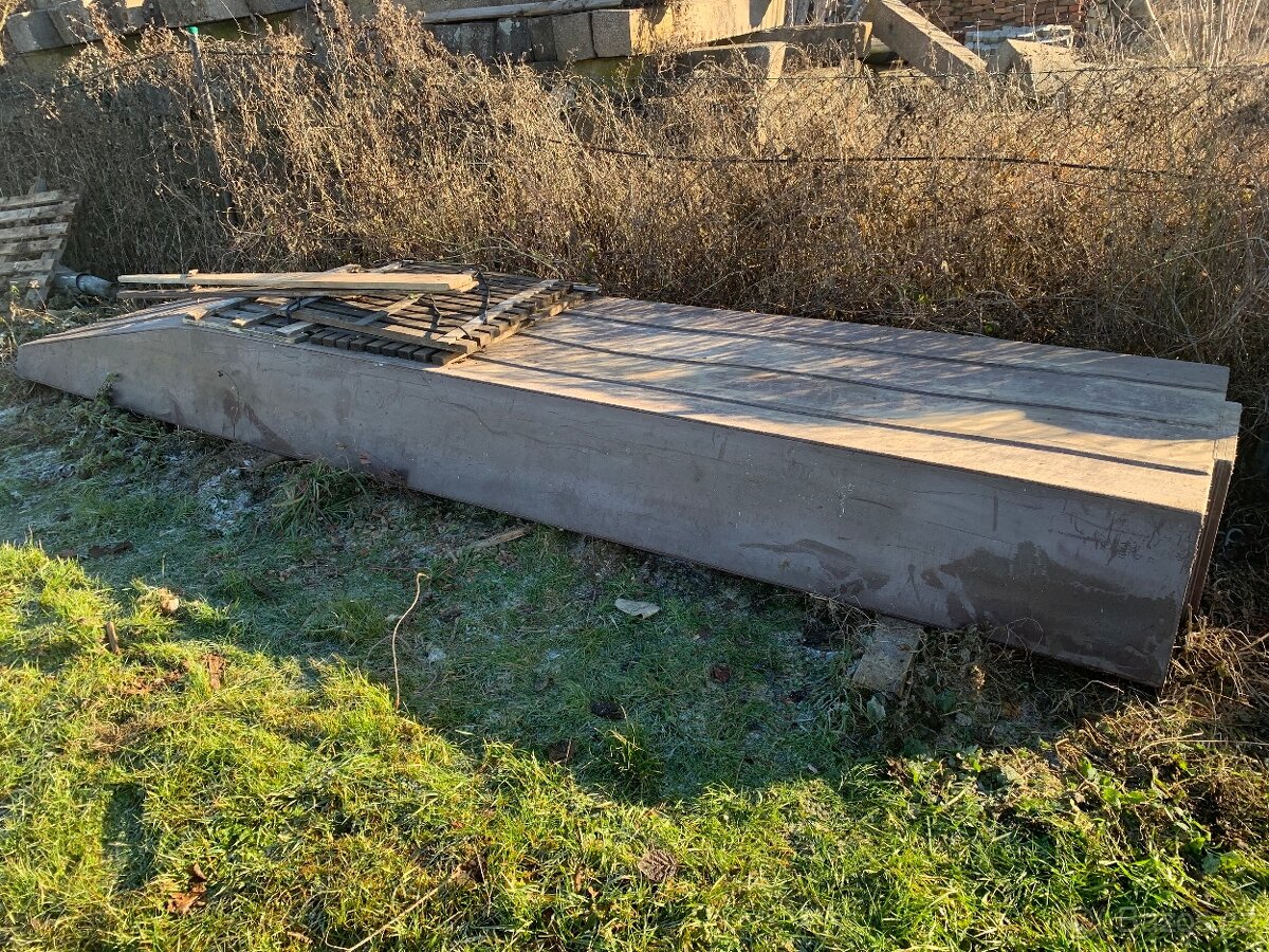 Plastová pramice 6m - 10