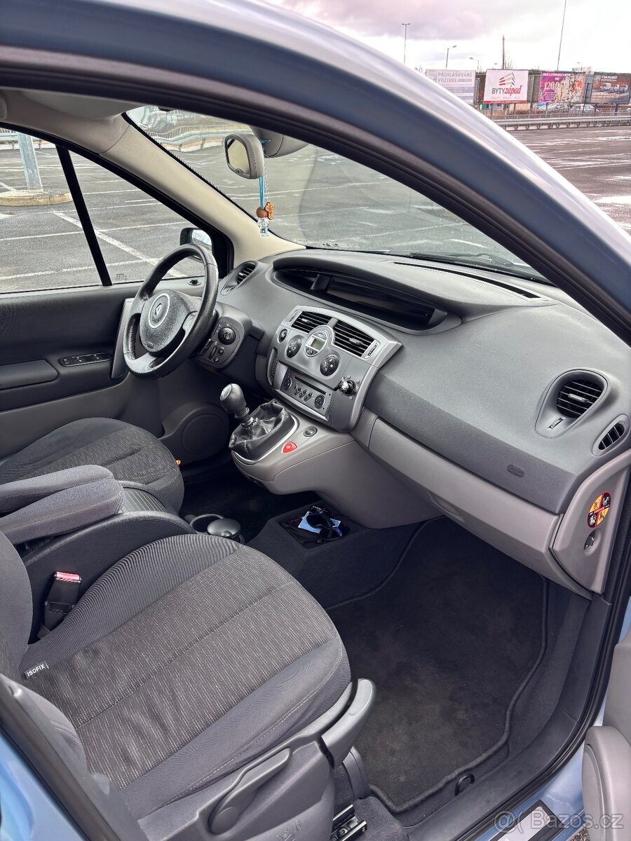 Renault Grand Scenic - 10