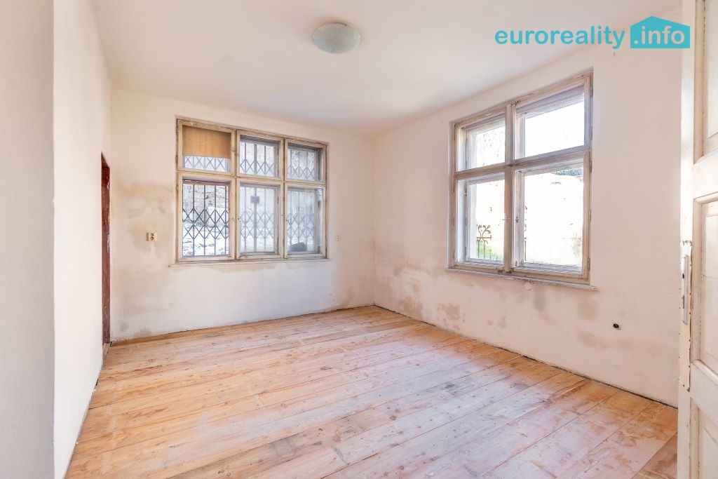 Prodej, rodinný dům s možností tří bytových jednotek, Jablon - 10