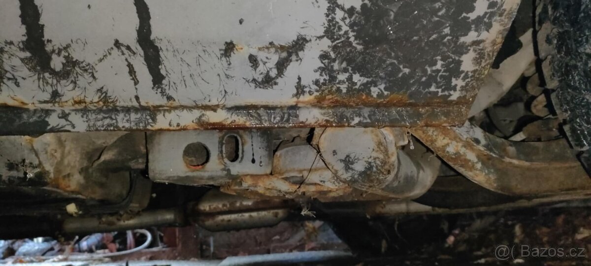 Prodám Ford Sierra 1.6 CVH 59kW - 10