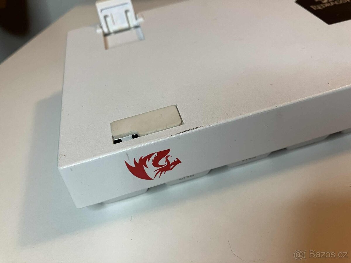 Bezdrátová herní klávesnice Redragon K530W RGB a myš - 10