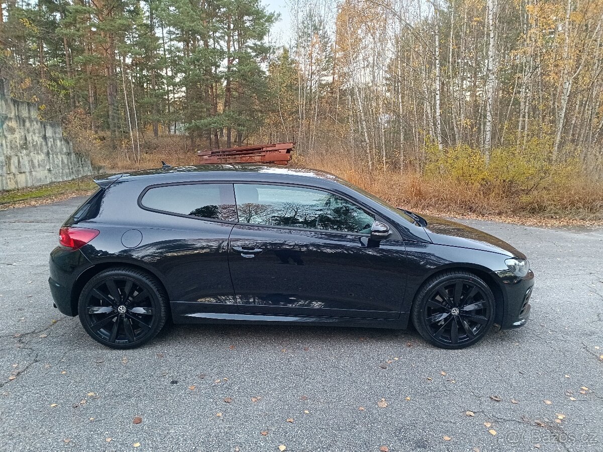Volkswagen Scirocco R 265PS rok 2012, manuál - 10