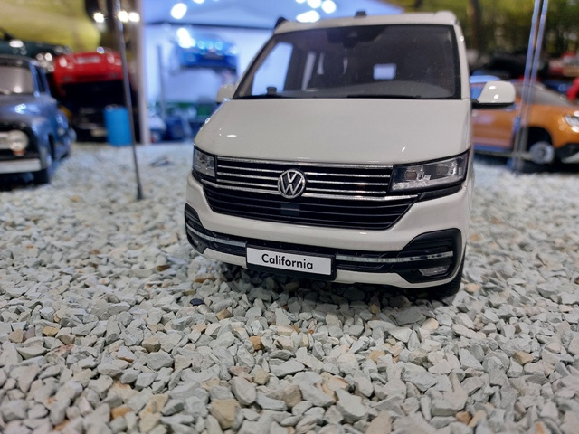 model auta VW T 6.1 California biela farba Otto mobile 1:18 - 10
