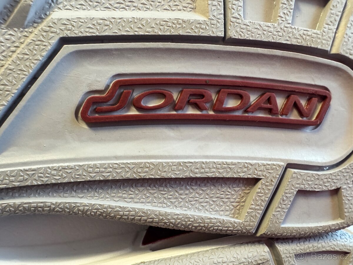 Jordan Spizike Low - 10