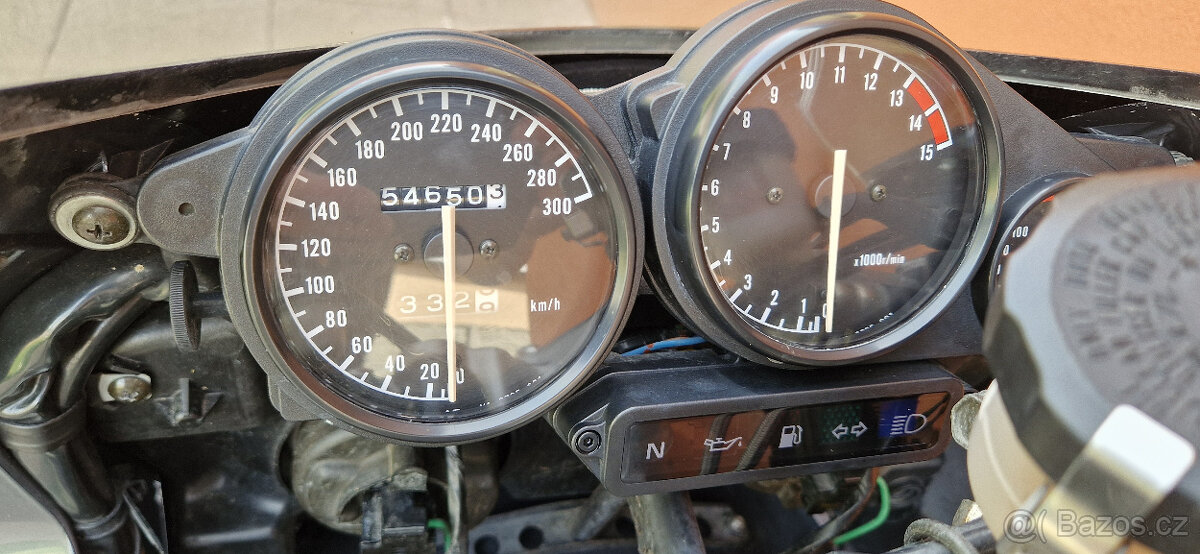 LEGENDÁRNÍ YAMAHA YZF 750r - 10