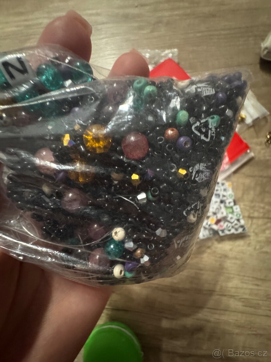 Korálky, náhrdelník, náramky - 10