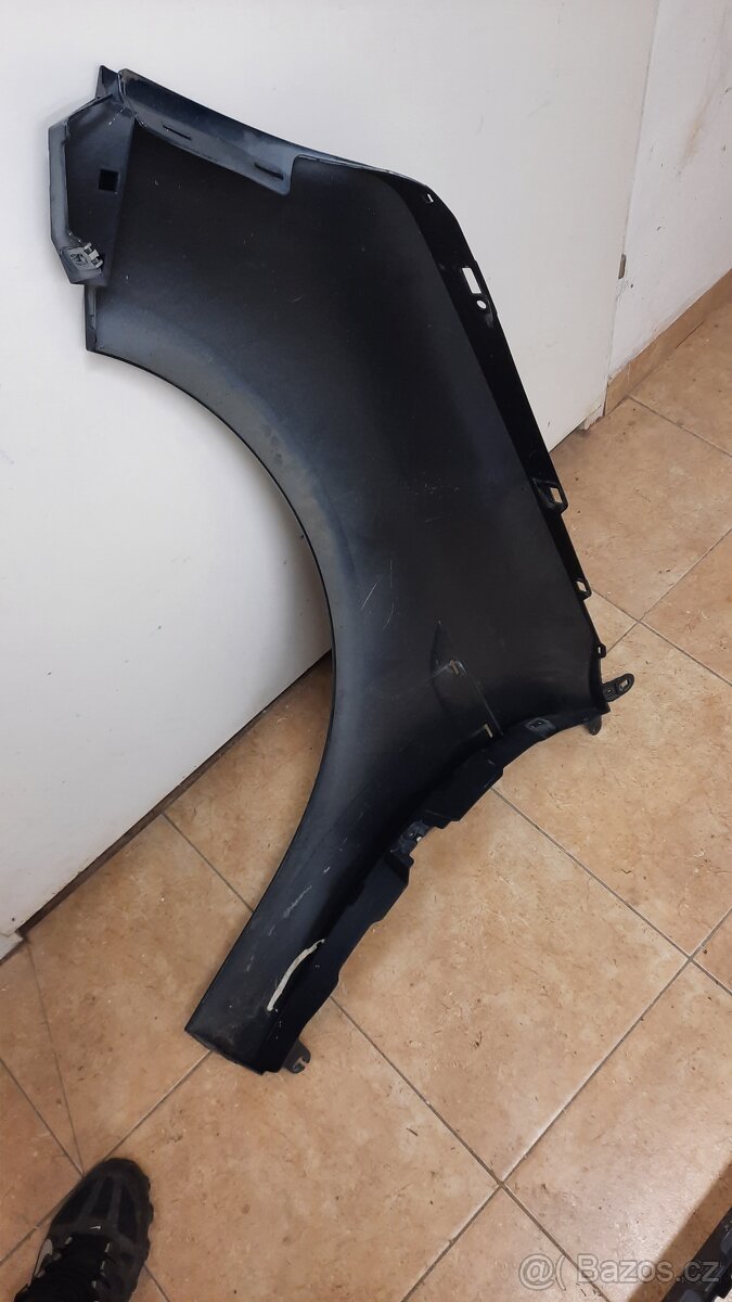 Predni naraznik pravy predni blatnik renault megane IV - 10