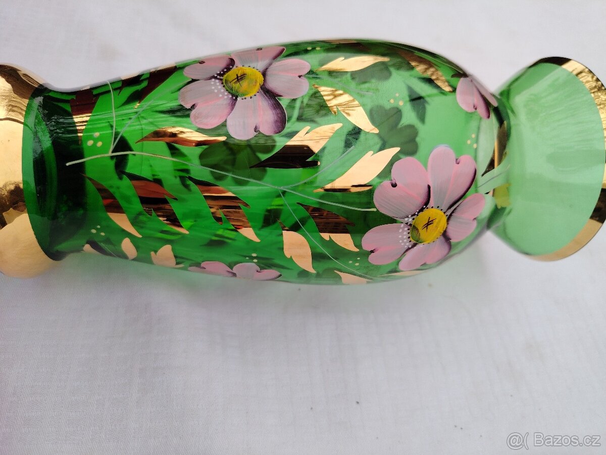 Zelená skleněná váza s květy - 10