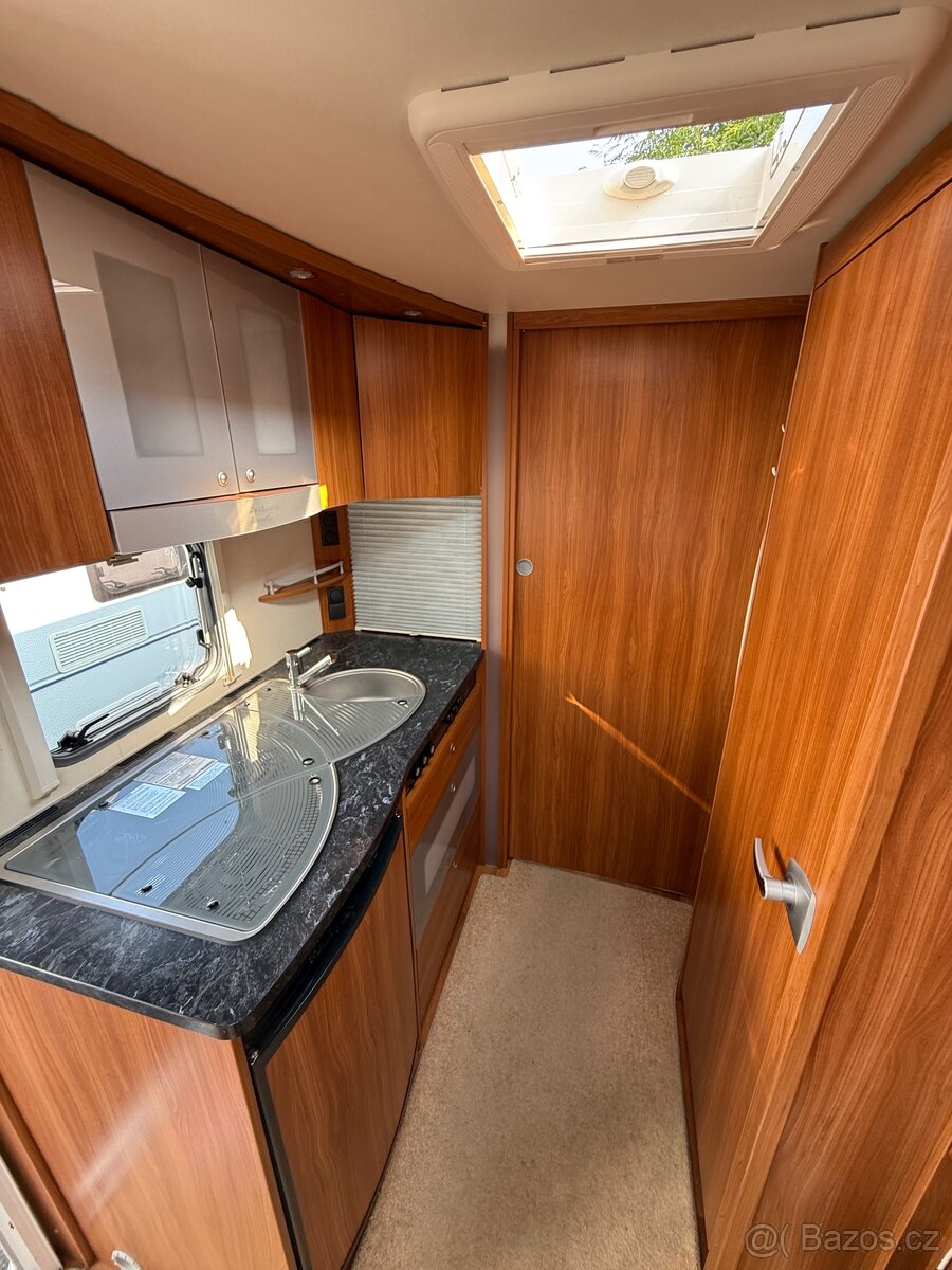 Dethleffs Nomad - předstan, sprcha - 10