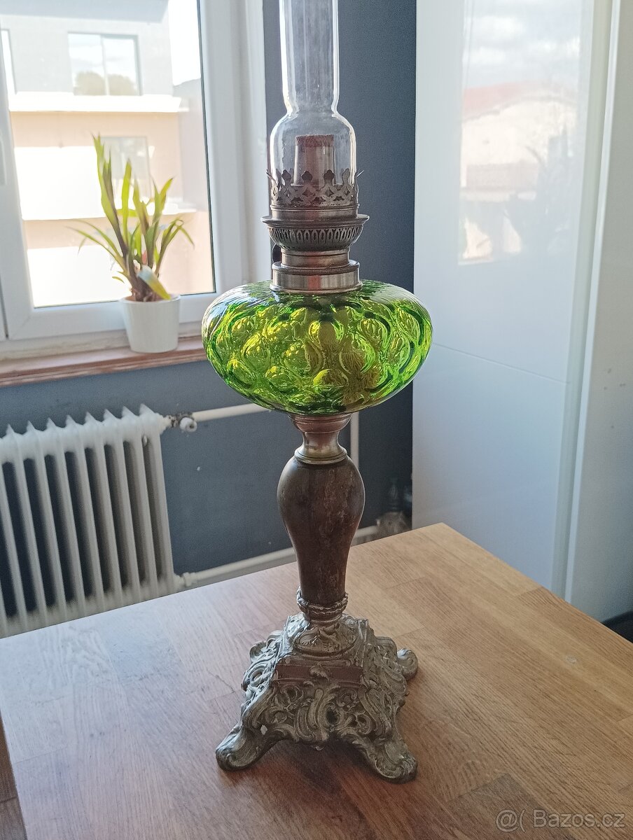 STAROŽITNÁ PETROLEJKA VE STYLU HISTORISMU(DRUHÉ ROKOKO),1900 - 10