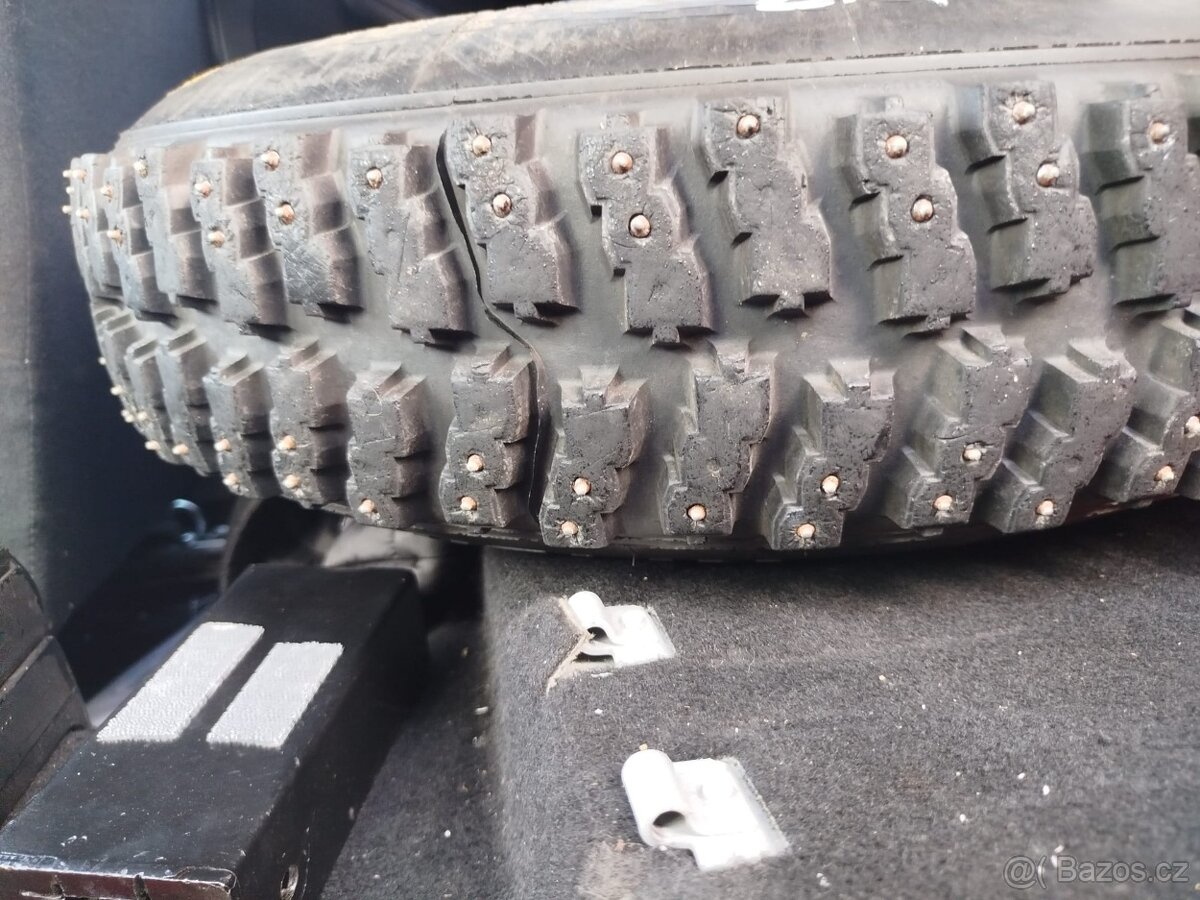 Pneu s hroty , úzké hroty 15" - 10