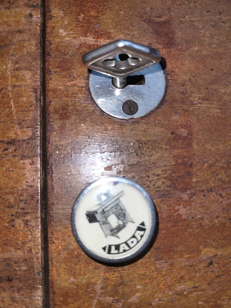 Starožitný šicí stroj Lada. funkční - 10