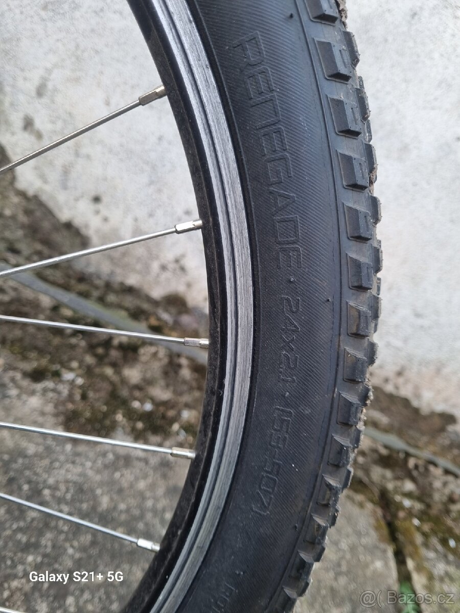 DÍVČÍ KOLO Specialized Hotrock - 10