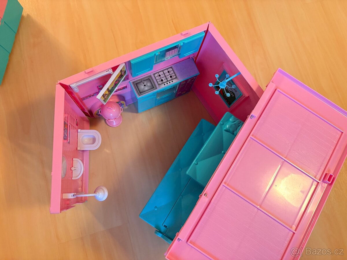 Růžový karavan pro Barbie - 10