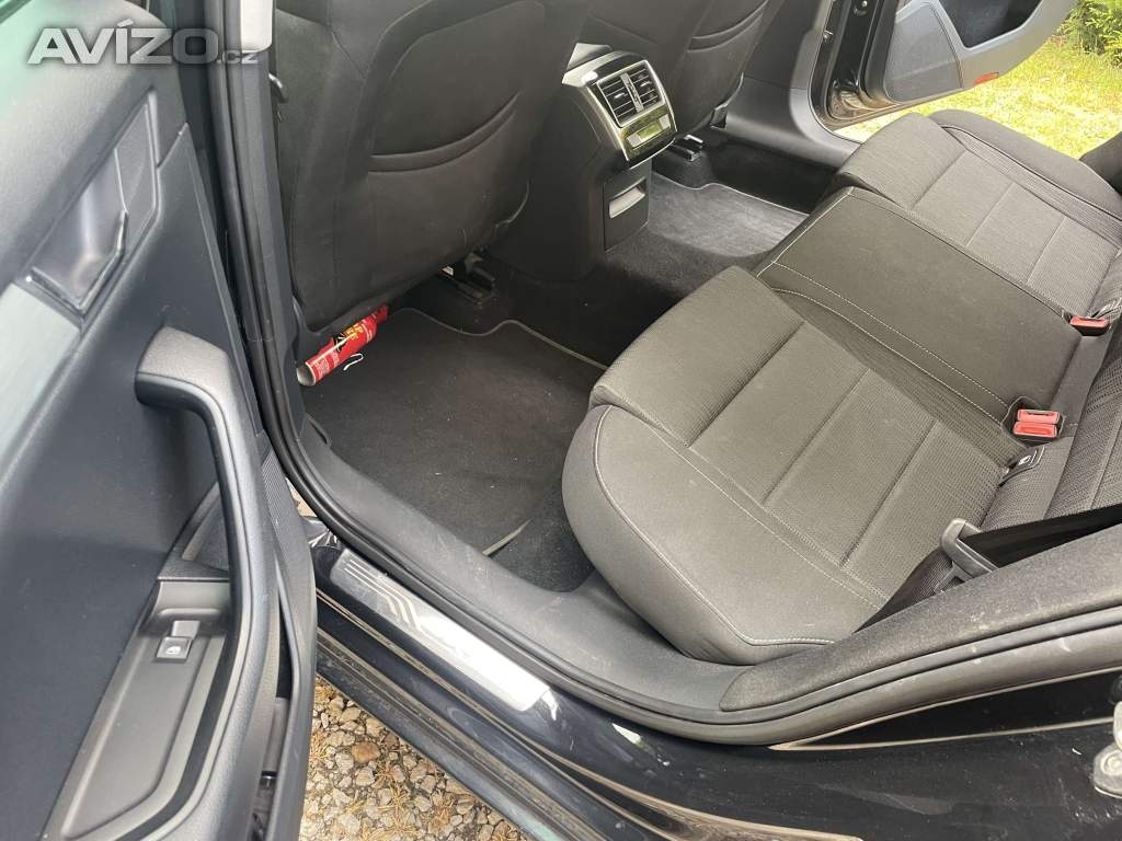 Škoda Superb 2,0 TDI DSG r.v. 2016 combi černé, tažné - 10