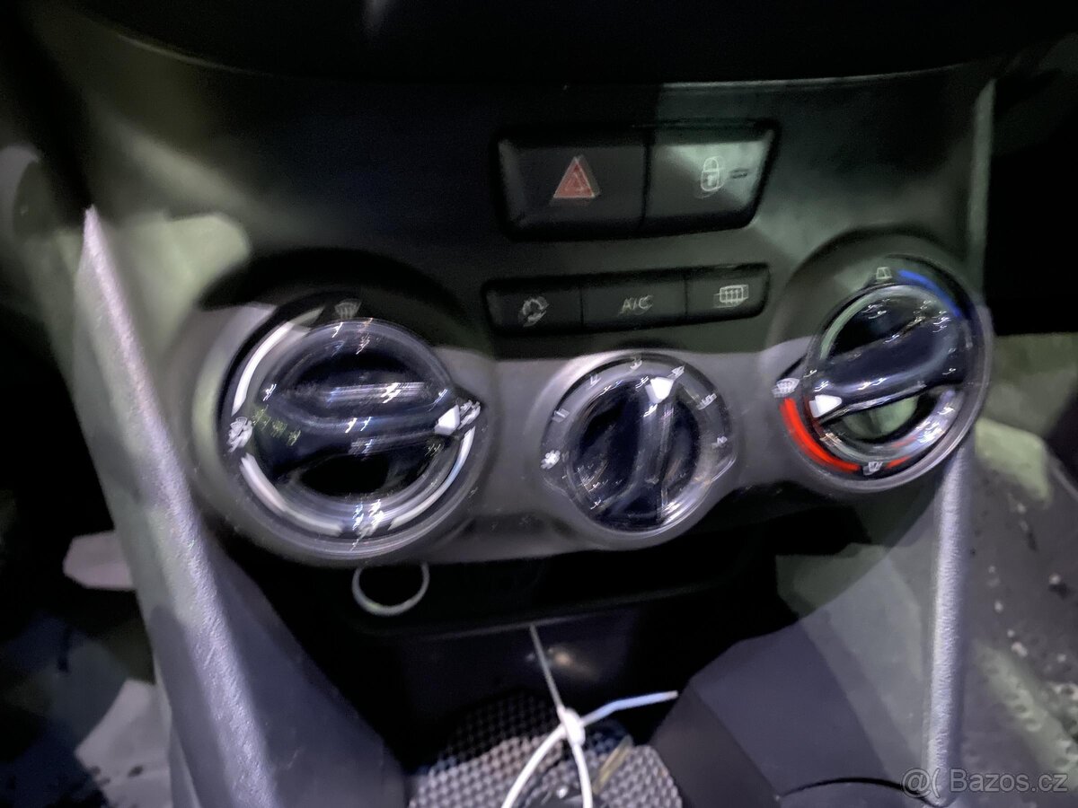 Peugeot 208 1.4i , 70 kW benzín, 2012 - 10