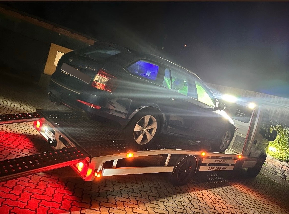 Odtahovka Renault Master 2.5dci Nová STK - 10