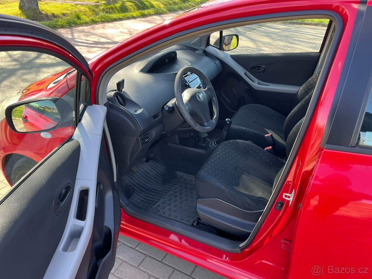 Toyota Yaris 1.0 VVT-i - 10