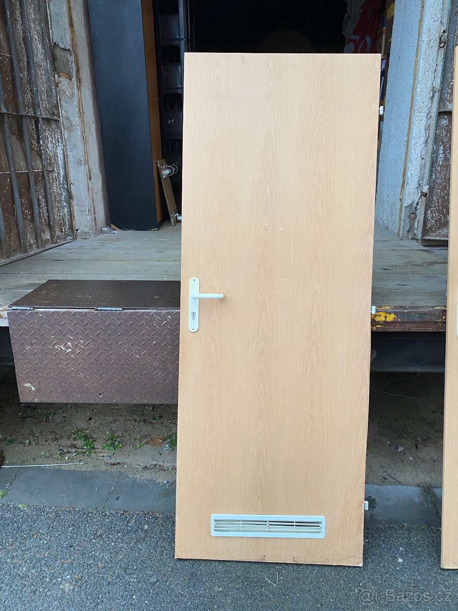 Dveře bílé, hnědé, včetně klik, více kusů- 80,70,60 - 10