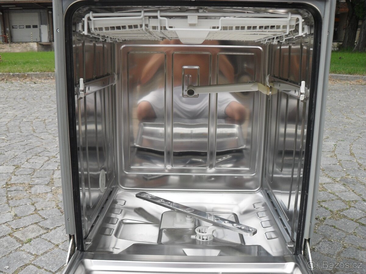 MIELE VESTAVNÁ MYČKA,PŘIHRÁDKA NA PŘÍBORY,LCD,TURBO,TOP ZNAČ - 10