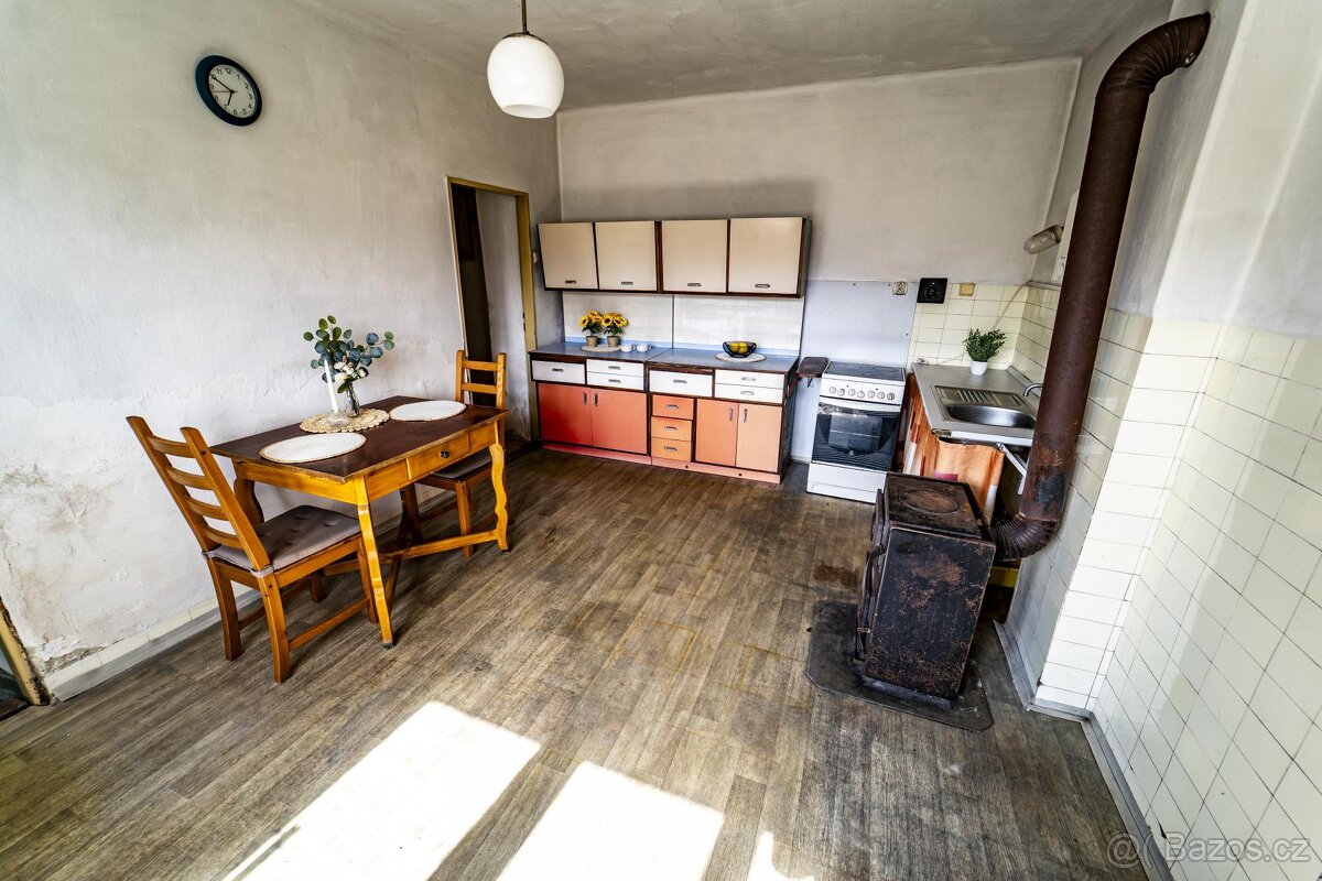 Sovínky, prodej rodinného domu 110 m2 se třemi garážemi - 10