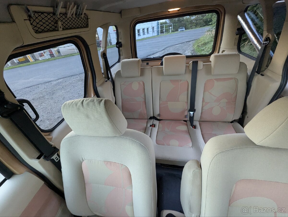 Ford Tourneo Connect 1.8 TDCI + spací nástavba - 10