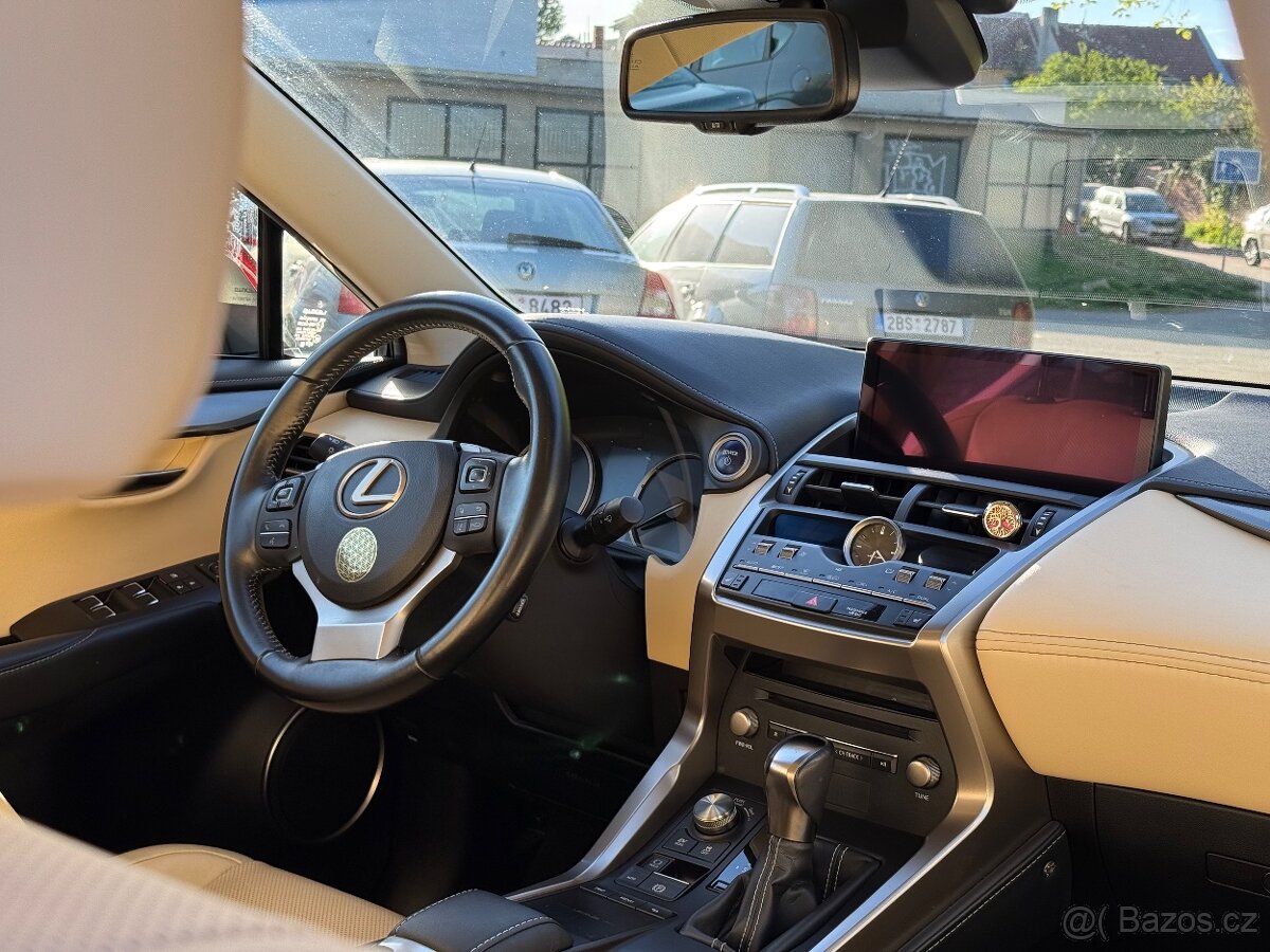 Lexus NX 300h - 10