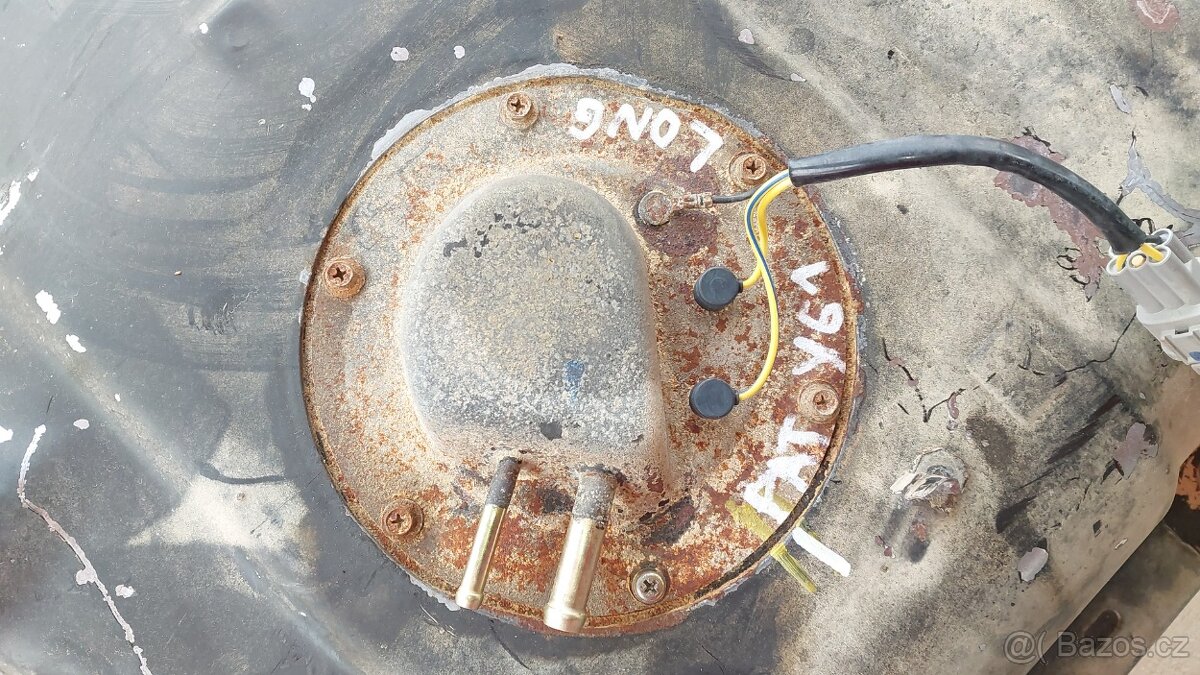 Nissan Patrol Y61 - Nádrž paliva Wagoon - 10