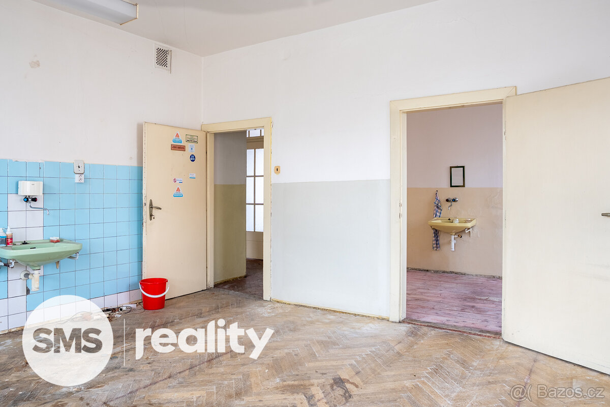 Prodej prostorné vily s investičním potenciálem - 10