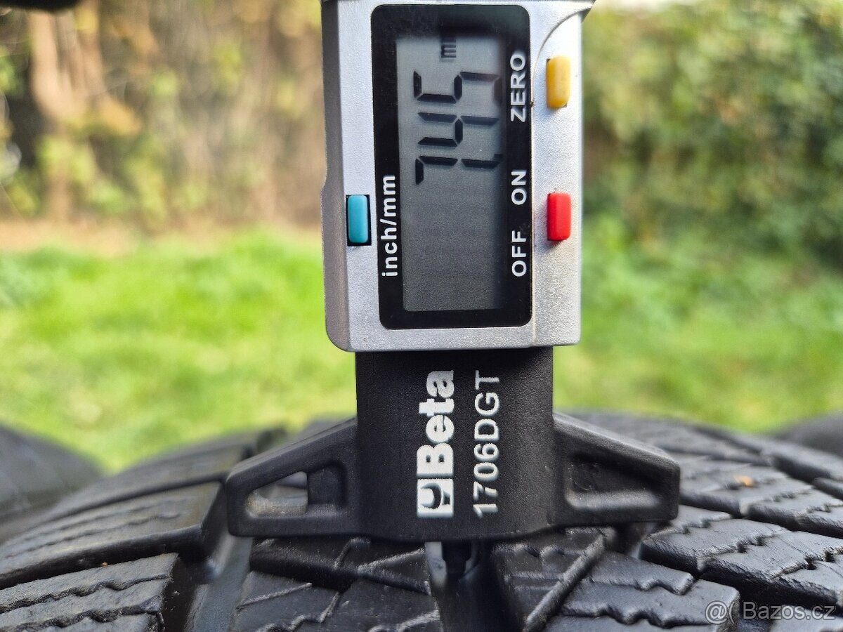 4x Zimní pneu Continental Winter TS850P - 235/60 R18XL - 80% - 10