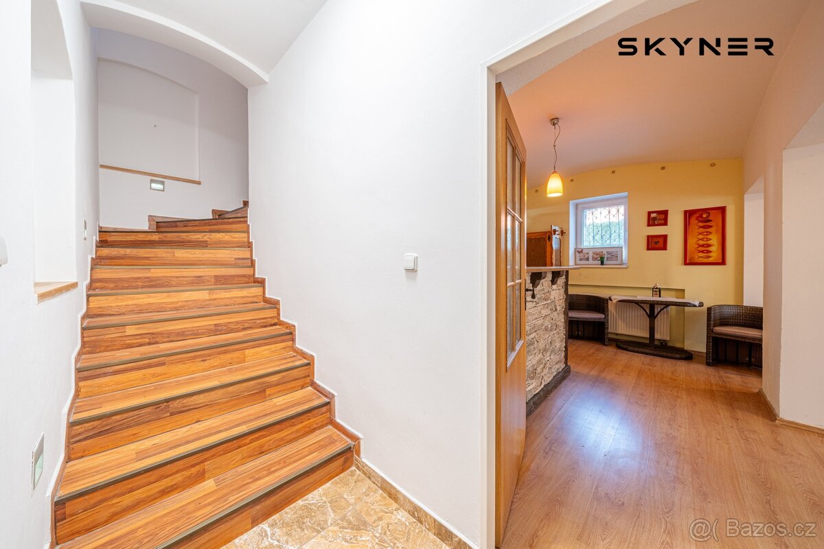 Prodej prostorného rodinného domu – ideální i pro vícegenera - 10