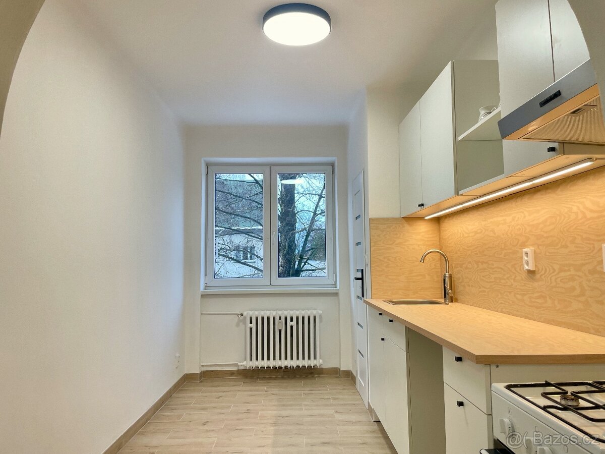 Prostorný a prosluněný byt 4+1 - 10