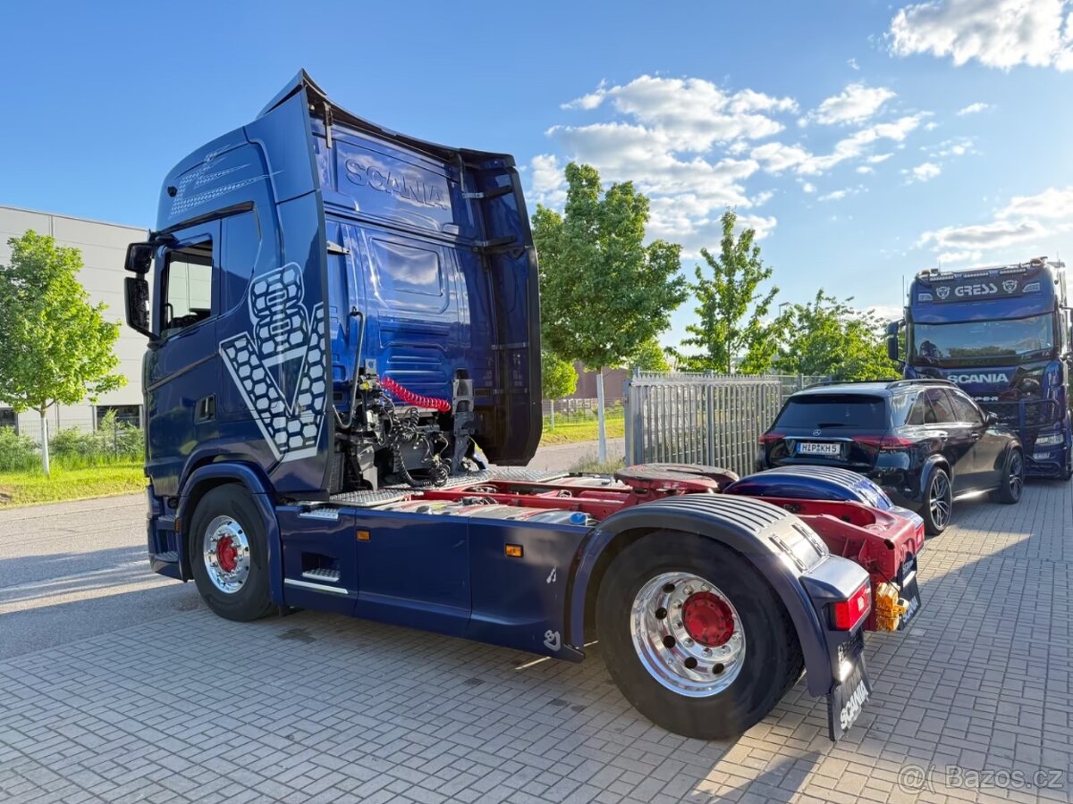 Scania S520 V 8 - 10