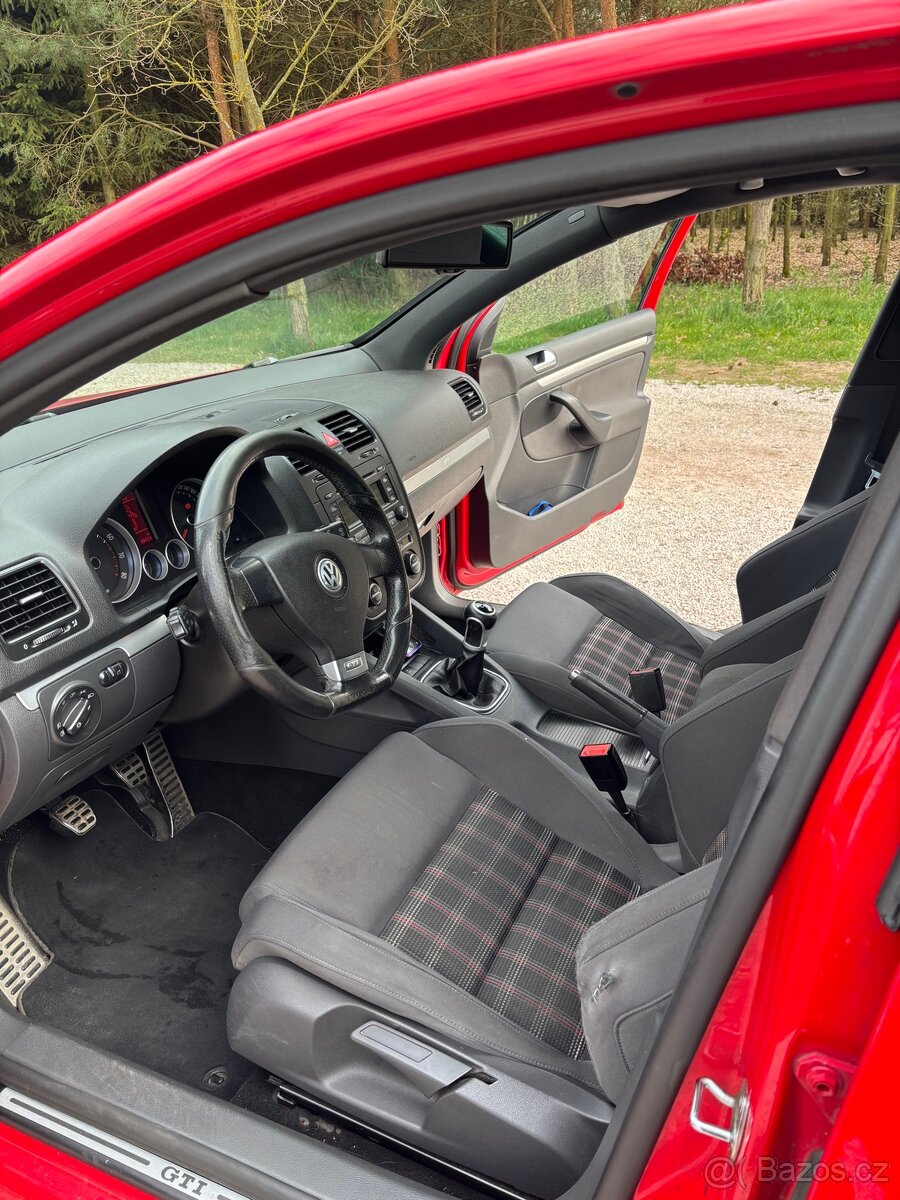 Volkswagen Golf GTI - 10