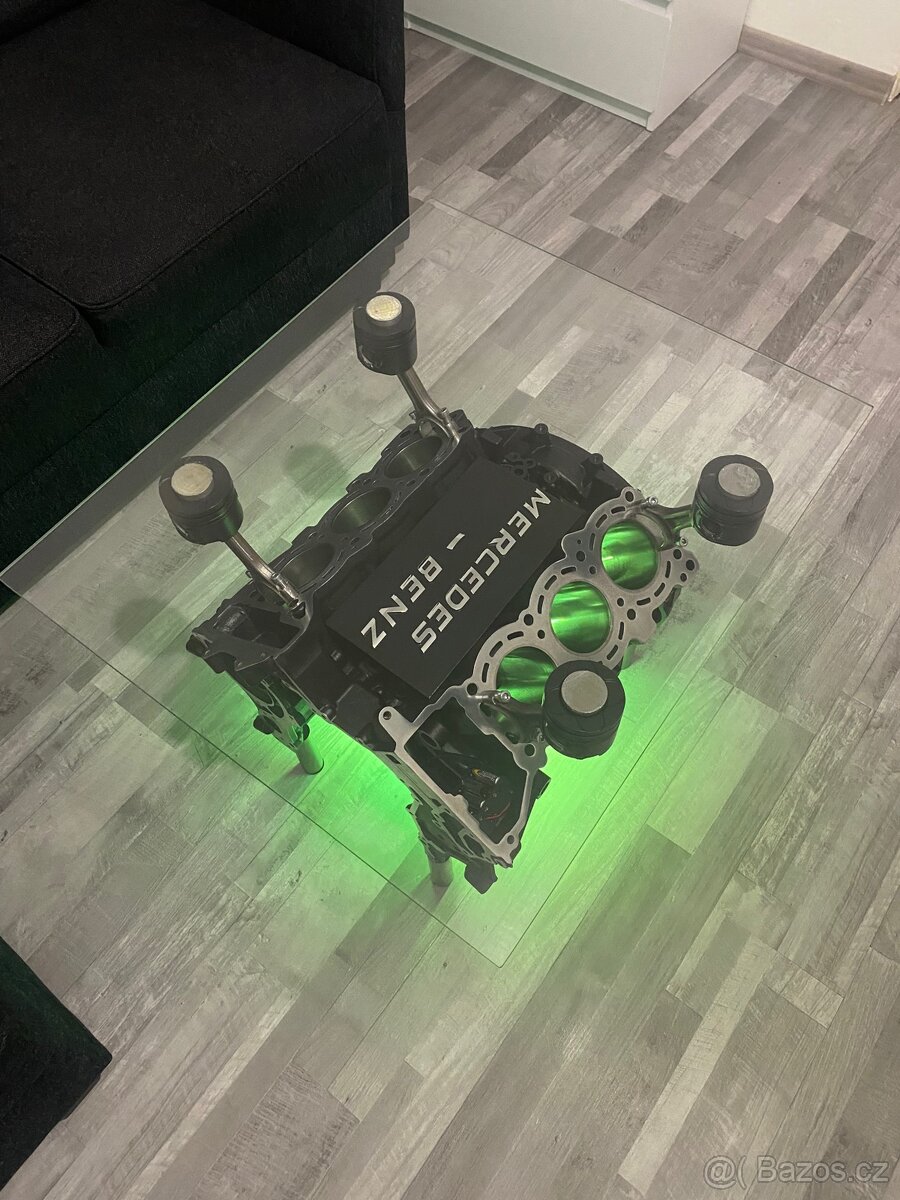 Stůl z bloku motoru Mercedes-Benz V6 - 10